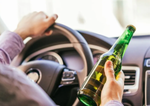 Consciência ao Volante: Por Que o Álcool e a Direção Nunca Devem Andar Juntos